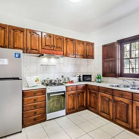 Mendes Villa Vilamoura